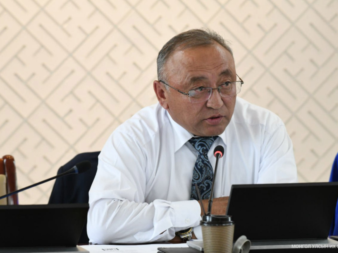 Станбул–Улаанбаатар чиглэлийн нислэгийн үеэр бие нь муудсан зорчигчид УИХ-ын гишүүн Б.Бейсен яаралтай тусламж үзүүлж, амийг нь аварчээ