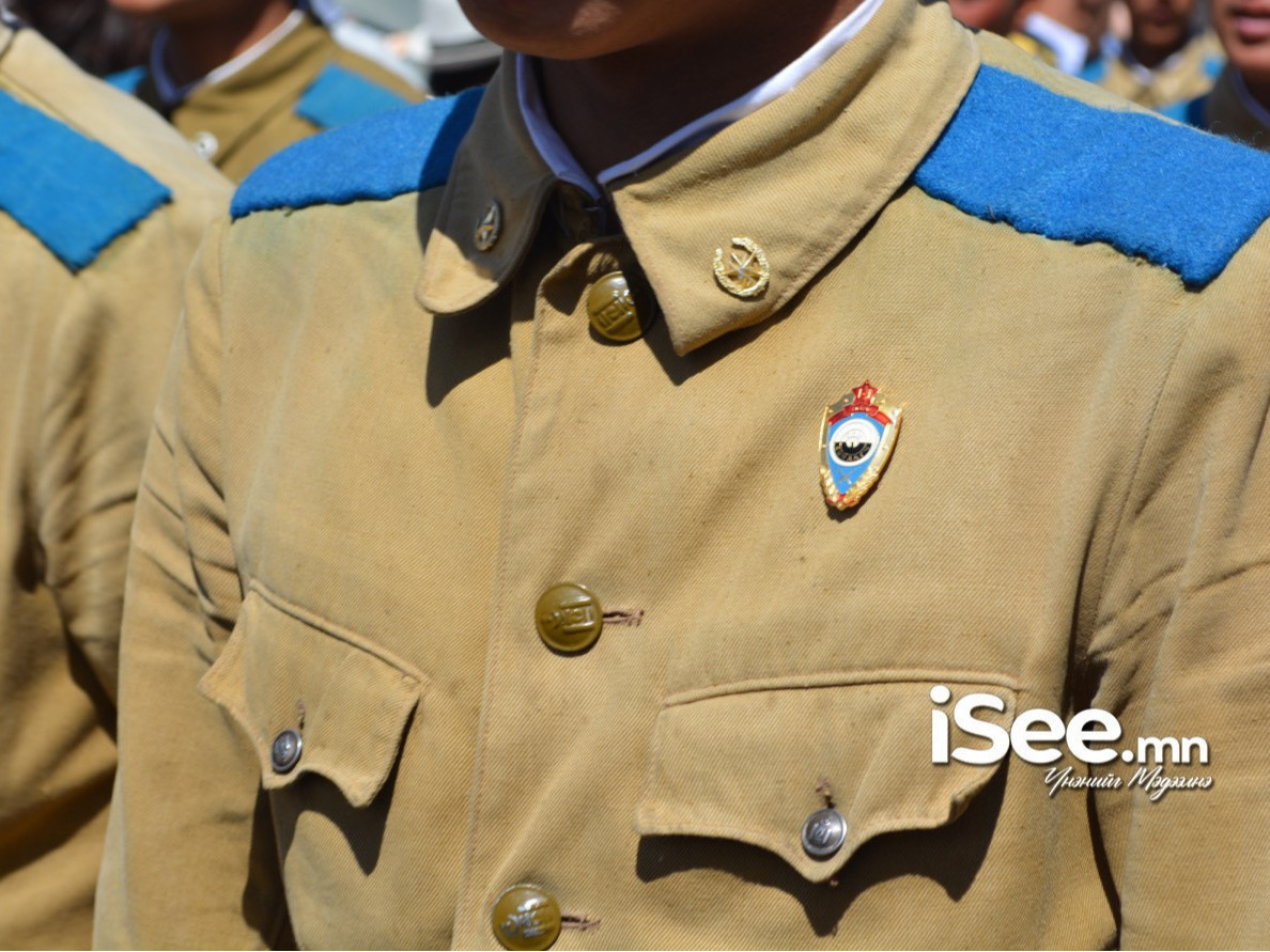 Манай улсад Цэрэг нэртэй 18, Байлдагч нэртэй ес, Цэрэгхүү нэртэй зургаа, Цэргийн баяр нэртэй хоёр хүн байна