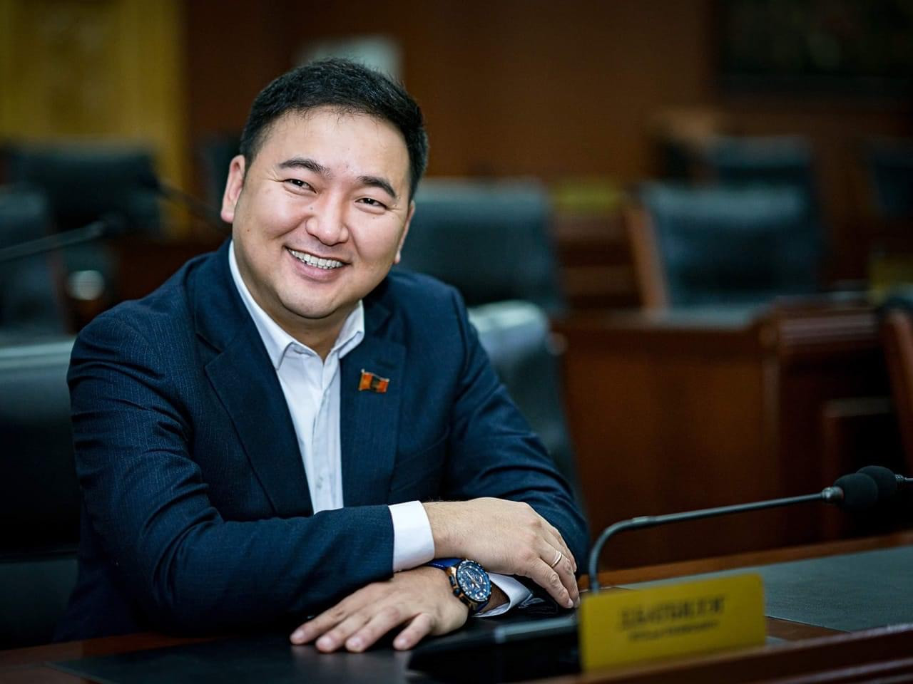 Дуучин О.Анхбаярыг "Алтанбулаг чөлөөт бүс"-ийн захирагчаар томилжээ 