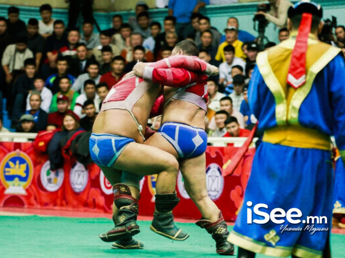 Наурызын баярт зориулсан барилдааны хоёрын даваанд Улсын арслан Э.Оюунболд Сумын заан Б.Цэндэд өвдөг шороодлоо