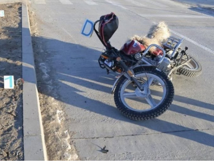 Баян-Өлгий аймагт жолоодох эрхийн үнэмлэхгүй иргэн мотоцикл жолоодож яваад явган зорчигчийг мөргөж гэмтээжээ