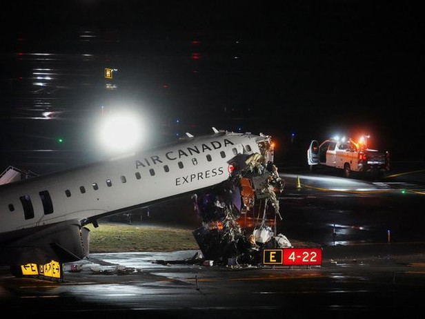 Нью-Йорк хотын “Ла Гуардиа” нисэх буудлын зурваст мөргөлдөөн гарч, хоёр залуу нисгэгч амиа алджээ 