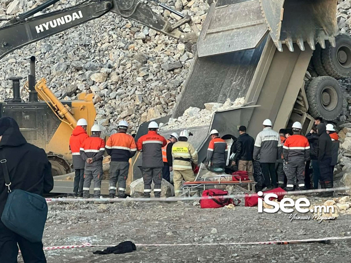 Хөтөлийн “Цемент шохой“-н овоолго руу ачааны машин унаж, жолооч гэмтжээ