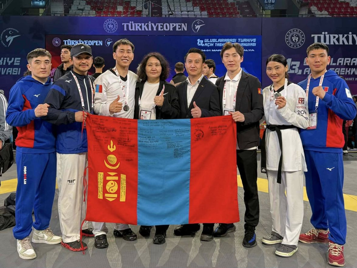 Хөдөлмөрийн баатар У.Сүрэнжав, МУГТ Г.Болор-Эрдэнэ нар мөнгөн медаль хүртлээ