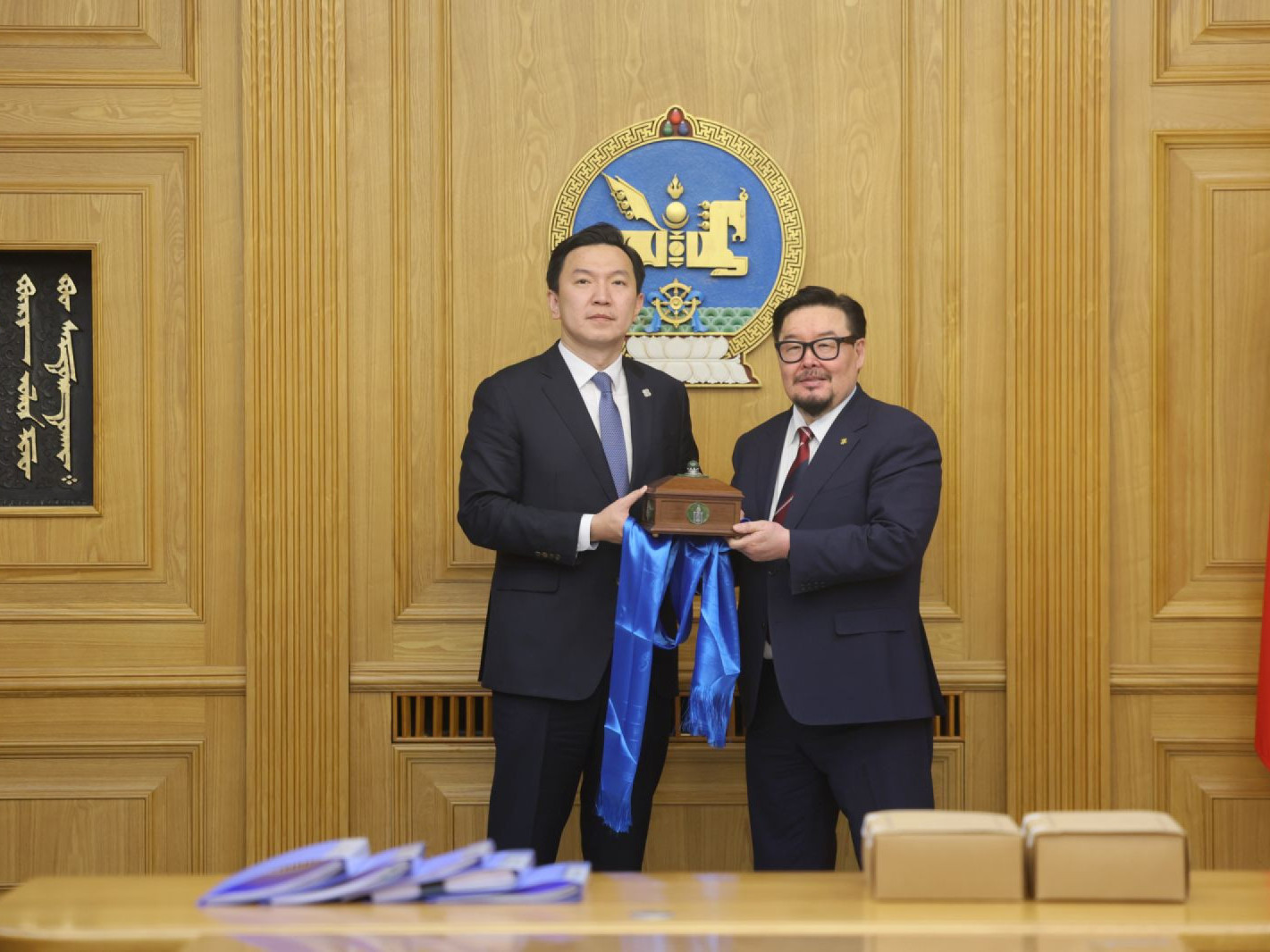 Монгол Улсын 35 дахь Ерөнхий сайд Н.Учрал Засгийн газрын тамгаа гардаж авлаа