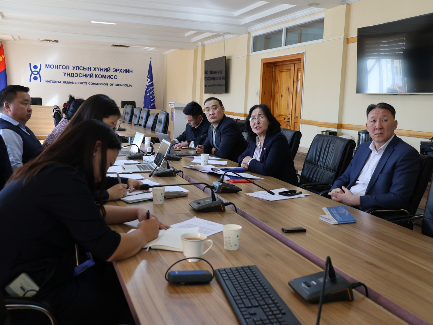 Хүний эрх хамгаалагчийн гомдлыг хэлэлцэж, хариу хүргүүлэхээр шийдвэрлэлээ