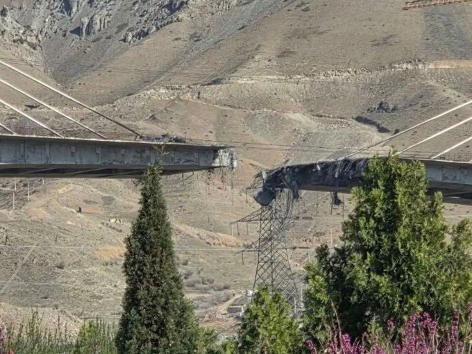 Дональд Трамд Ираны хамгийн өндөр гүүрийг устгаснаа зарлалаа 