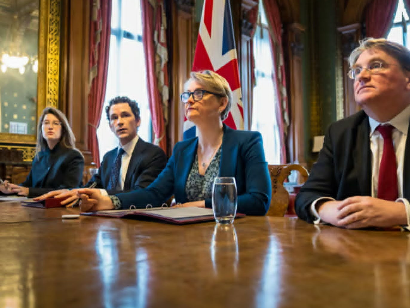 Ормузын хоолойн тээврийн урсгал саатсантай холбоотойгоор 40 гаруй улс хамтарсан уулзалт хийжээ