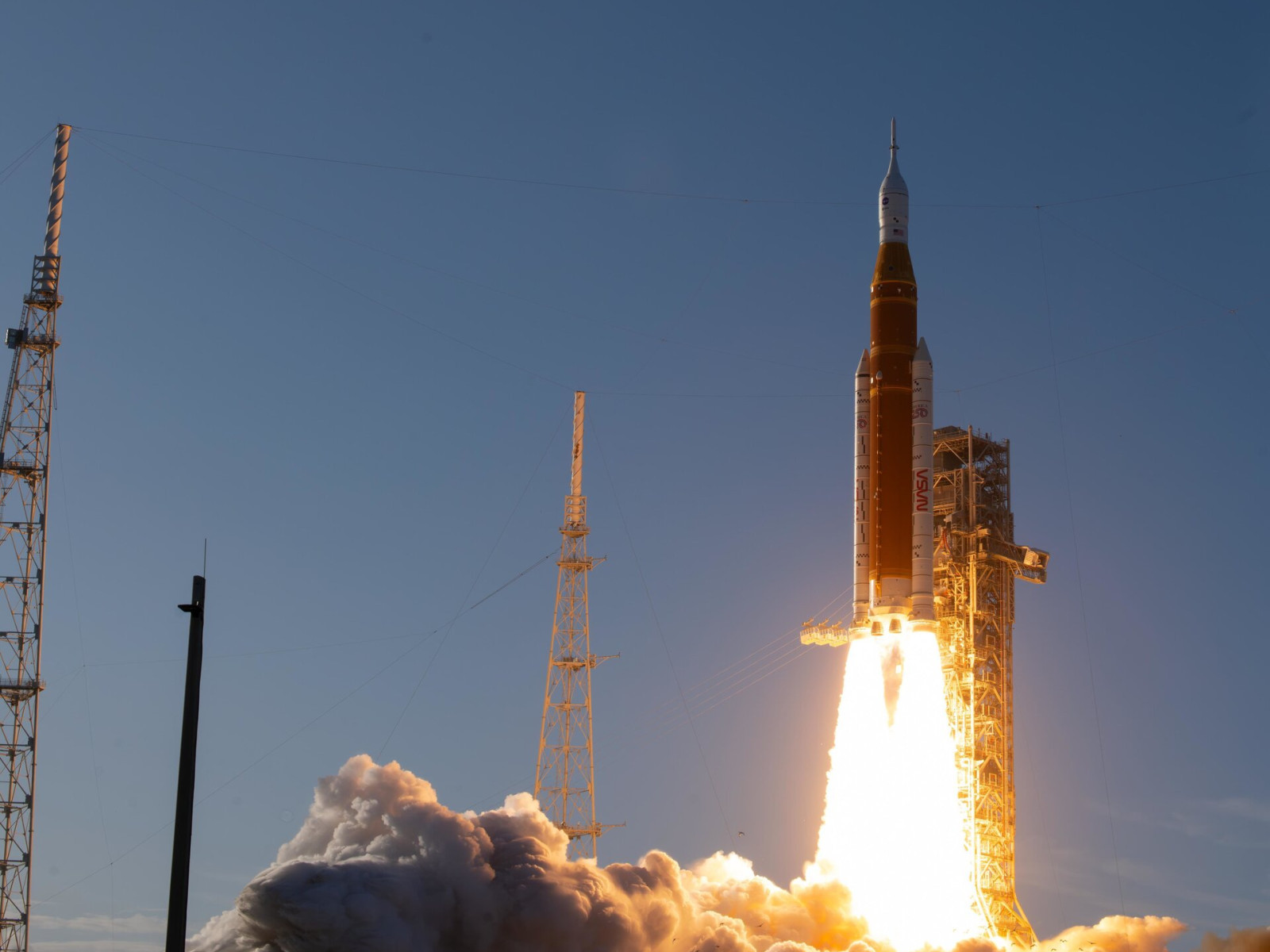  "Артемис II" хөлөг Их нууруудын хотгор, Увс, Хяргас нуурын дээгүүр нисэн өнгөрчээ