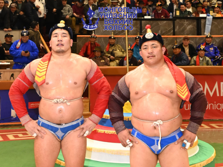 Улсын арслан Б.Орхонбаяр нутгийнхаа аварга Г.Эрхэмбаярын нэрэмжит барилдаанд түрүүлжээ