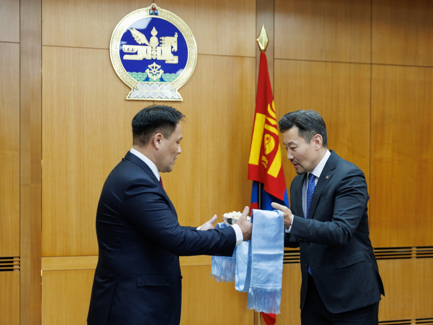 Х.Ганхуяг: Шадар сайдаар таван сар ажиллахдаа таван том хуулийн төслийг шинэчлэн боловсруулж, УИХ-аар хоёр хуулийн төслийг амжилттай батлууллаа