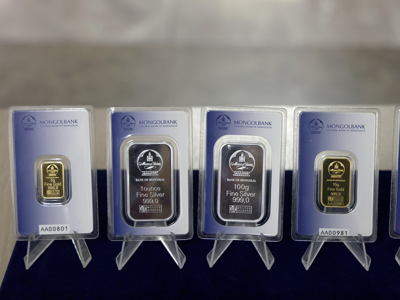 Монголбанк дурсгалын зориулалттай алт, мөнгөн гулдмай худалдаалж байна