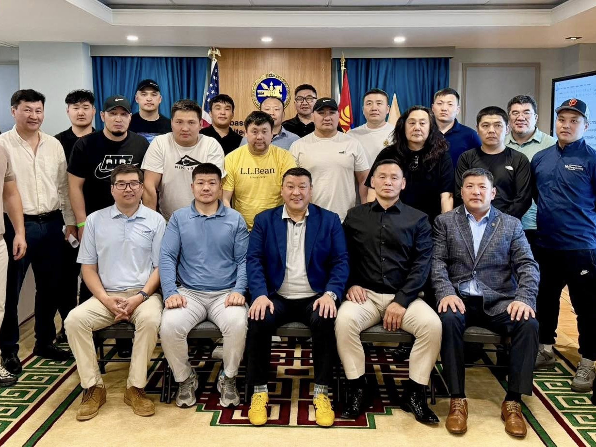 Монголын үндэсний бөхийн холбоо АНУ-д салбар хороотой боллоо