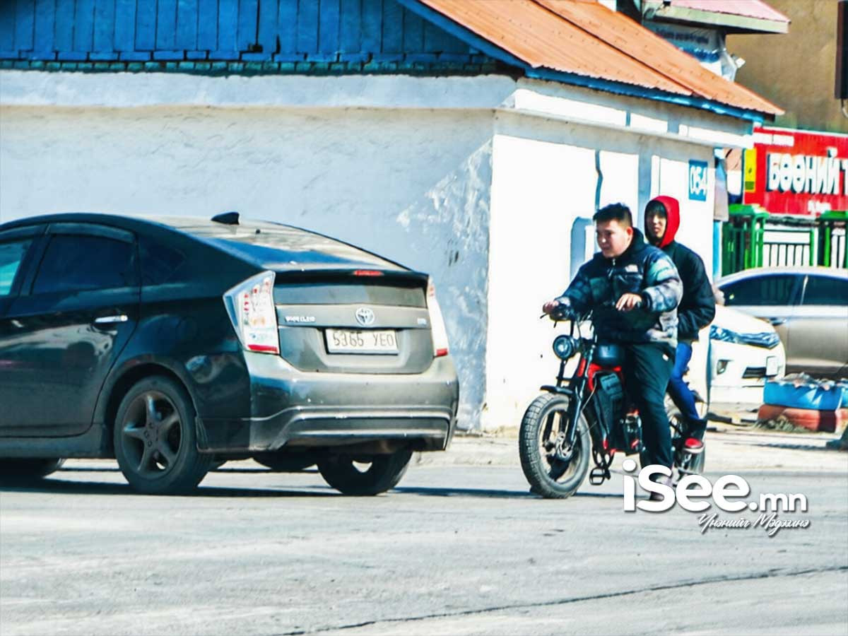 Жолооны "А" үнэмлэхтэй, 18 нас хүрсэн зорчигчид суррон унаж, хөдөлгөөнд оролцох эрхтэй 