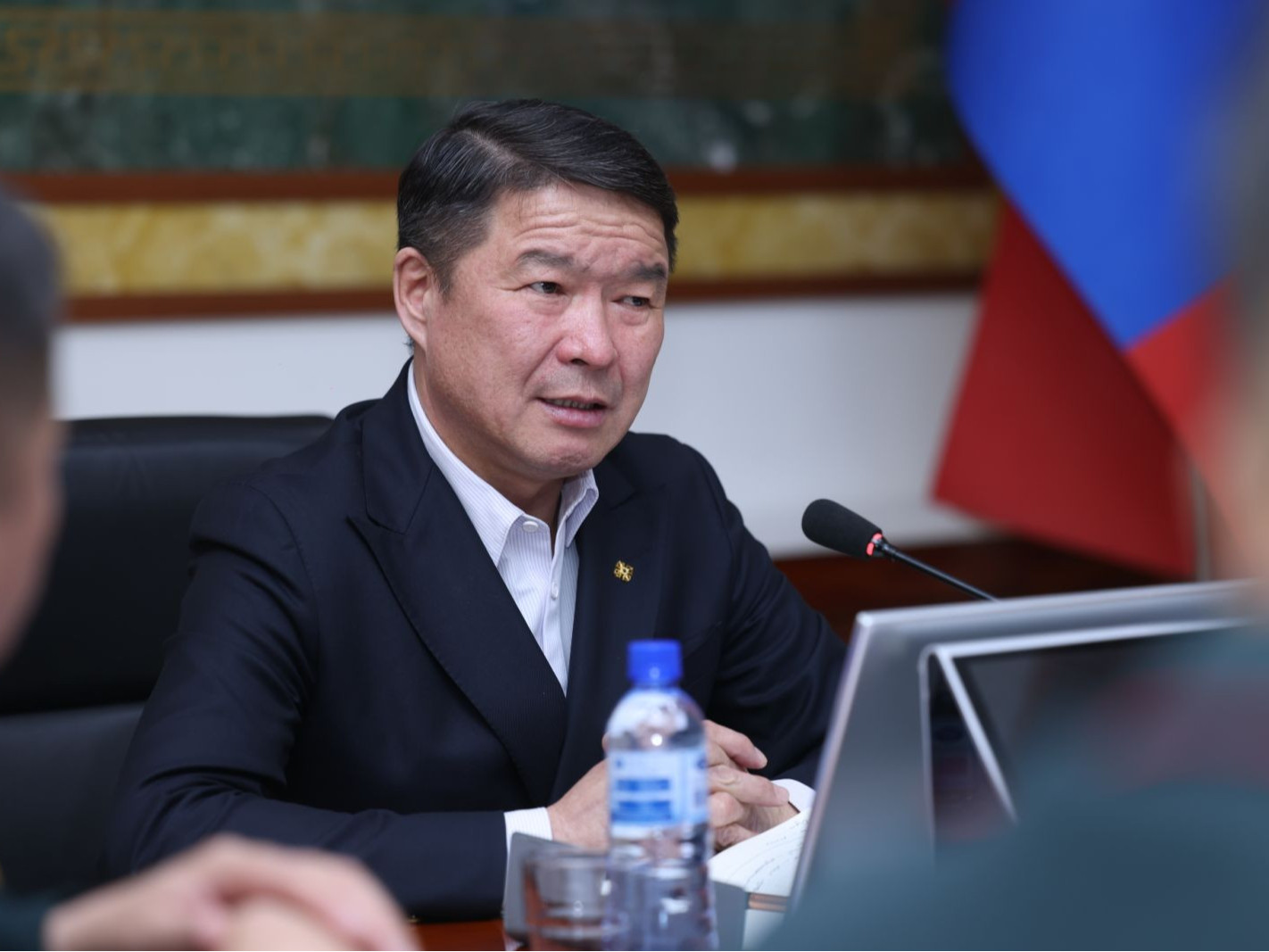 Батлан хамгаалах яам урсгал зардлыг хэмнэж, зайлшгүйгээс бусад бүх хурал, зөвлөгөөнийг цахимд шилжүүллээ