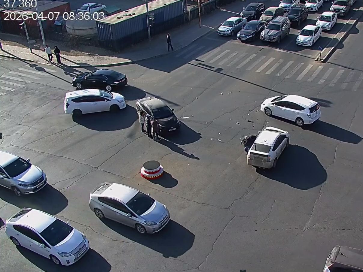 "Замын хөдөлгөөний удирдлагын төв"-ийн хяналтын камерт зургаан зам тээврийн осол бүртгэгджээ