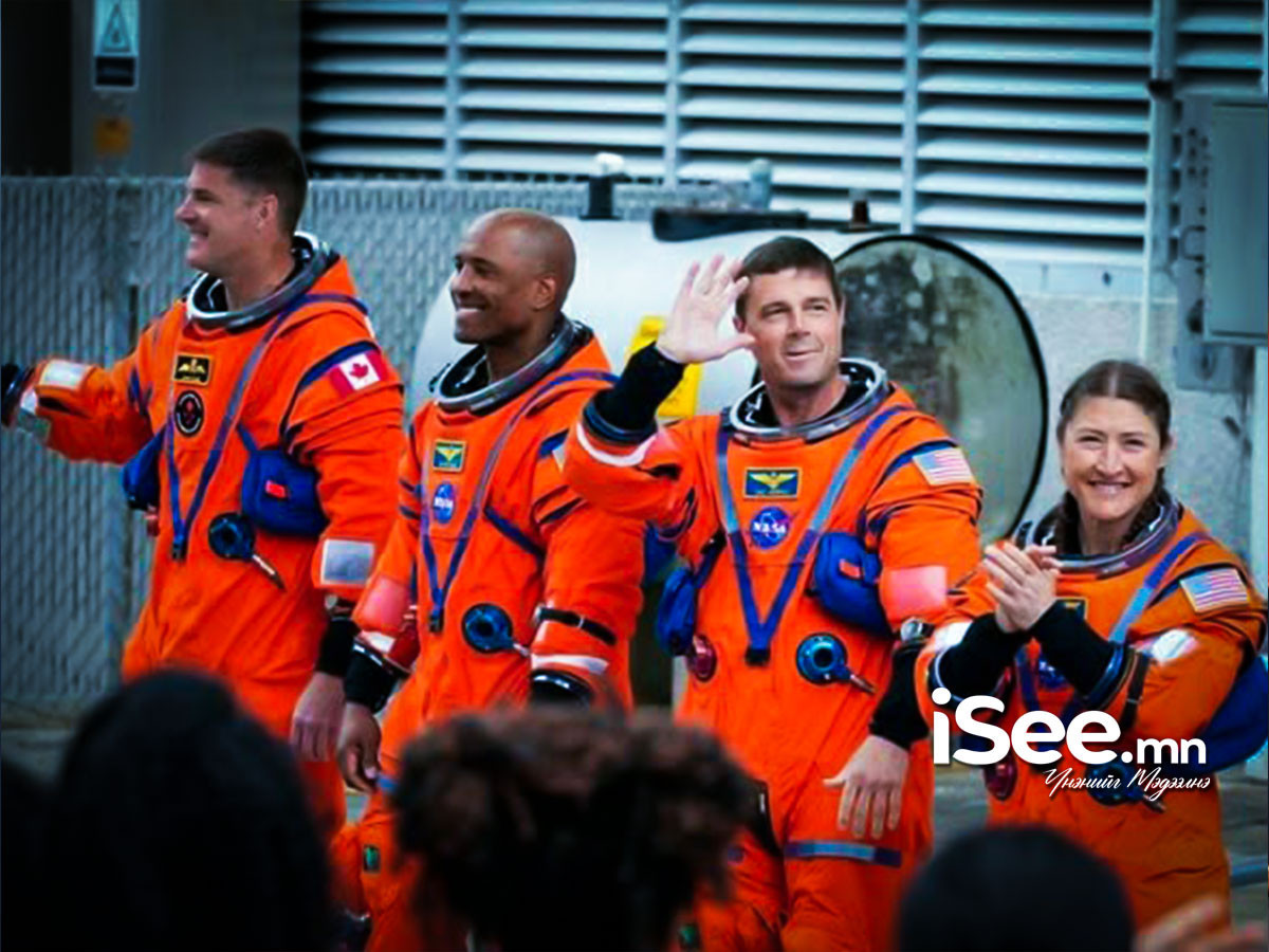 “Артэмис II” хөтөлбөрийн нисгэгчид саран дээрх тогоог багийн ахлагчийнхаа талийгаач эхнэр Кэрроллийн нэрээр нэрлэх санал дэвшүүлжээ