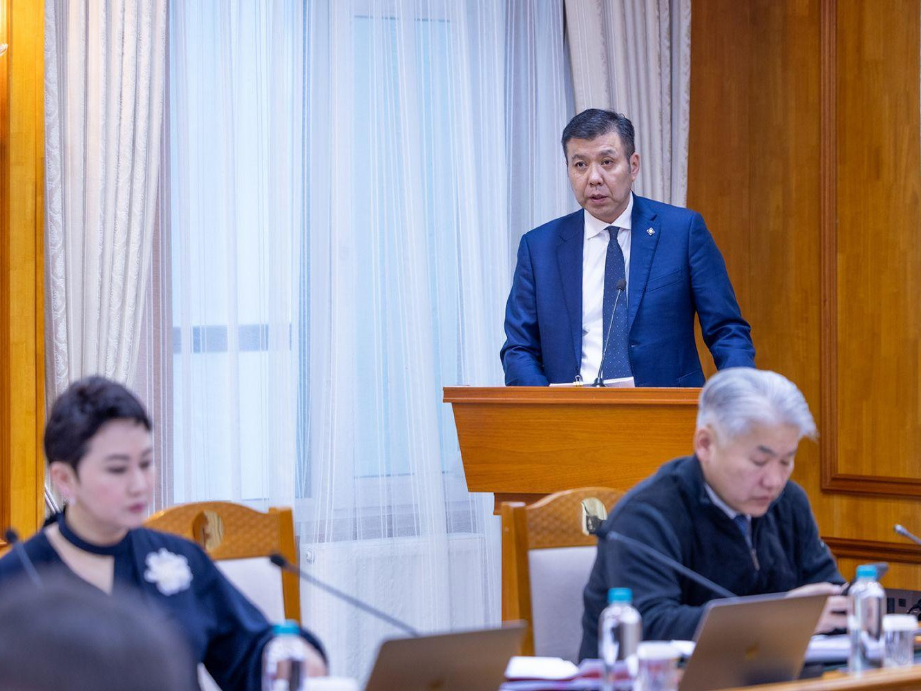 Төрийн албан хаагчдыг 20-30 төрлийн тайлангаас чөлөөллөө