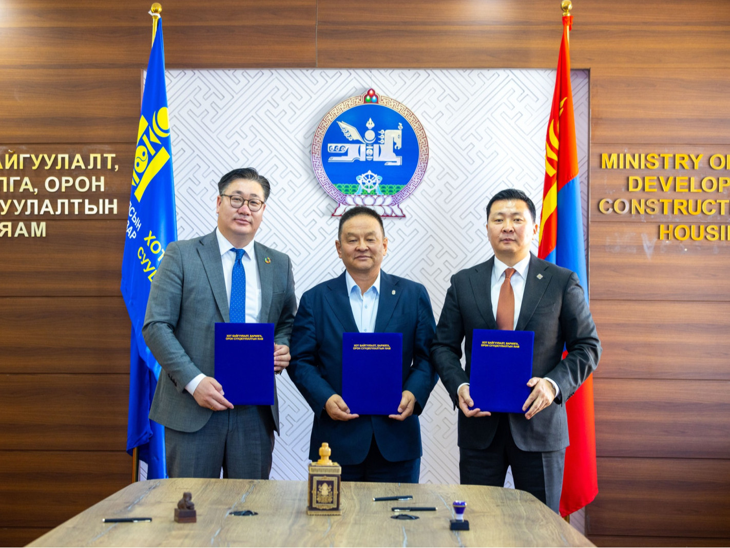 Барилгын салбарын ажилчдын эрх ашгийг хамгаалах ажлын хүрээнд гурван талт хэлэлцээр байгуулжээ