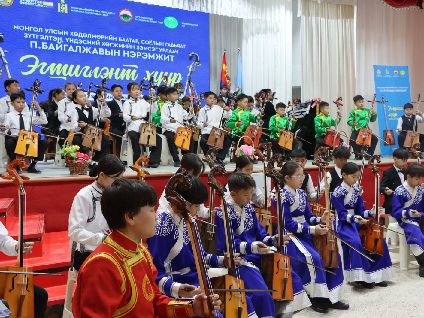 Морин хуурчдын улсын уралдааныг Өмнөговь аймаг зохион байгууллаа