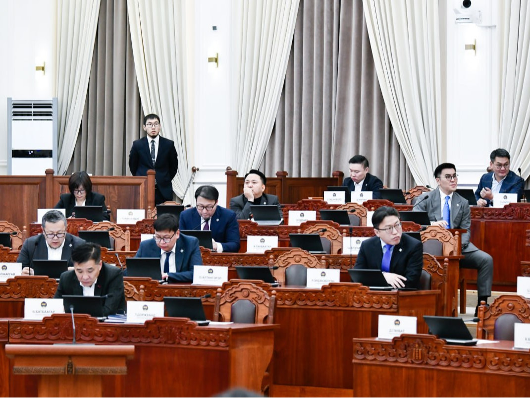 АН-ын ҮБХ-ны хурлын улмаас хуулийн төслүүдийн санал хураалтыг маргааш явуулна