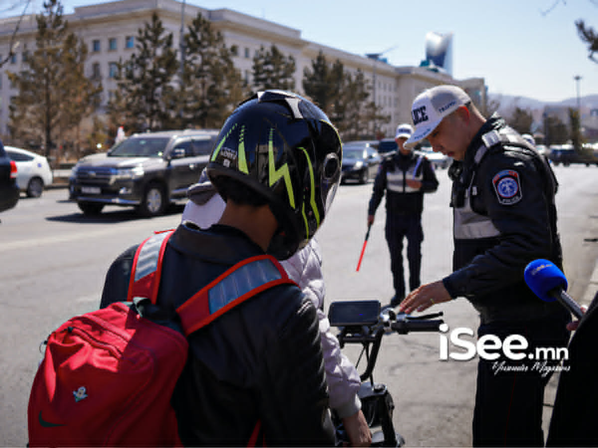 СУРВАЛЖИЛГА: Сурроныг “А” ангиллын үнэмлэхтэй хүн унах дүрэм мөрдөгдөж эхэлсэн ч насан хүрээгүй иргэд суррон унаж, замын хөдөлгөөнд оролцсоор байна