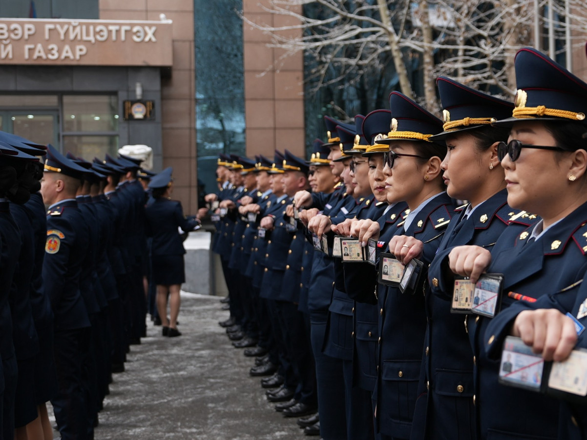 ШШГЕГ-ын алба хаагчид дулааны улирлын дүрэмт хувцсанд шилжлээ