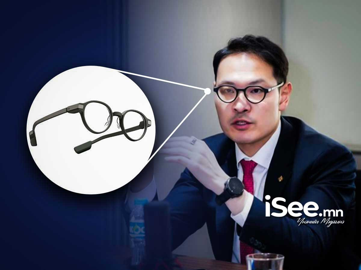 Э.Батшугарын зүүсэн нүдний шил 15 хэл дээр шууд орчуулга хийж, мэдээллийг линзэн дээр харуулах боломжтой