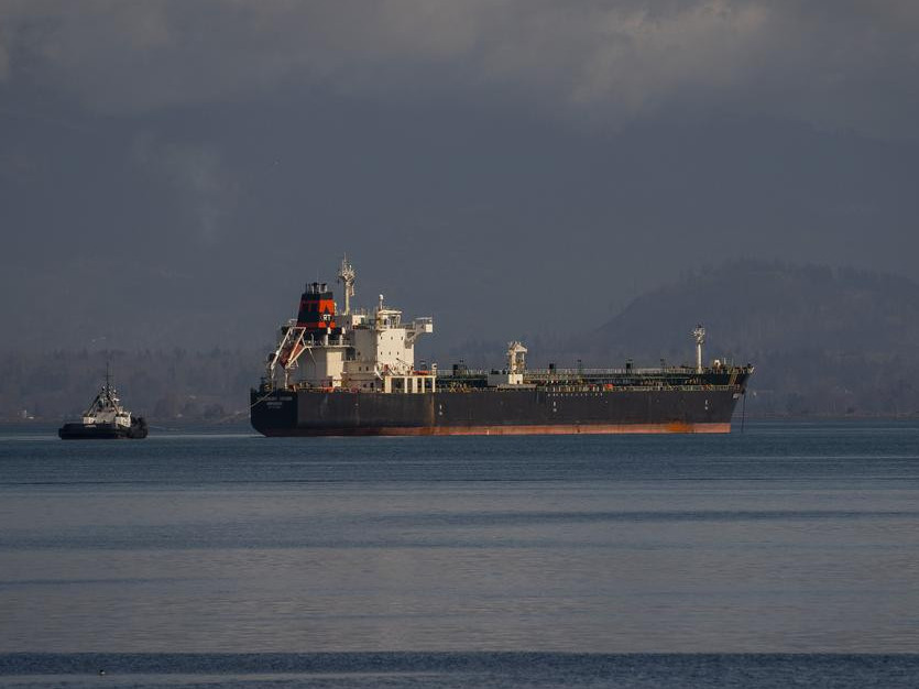 Ормузын хоолойгоор дамжин өнгөрч байсан 22 хөлөг онгоц халдлагад өртжээ