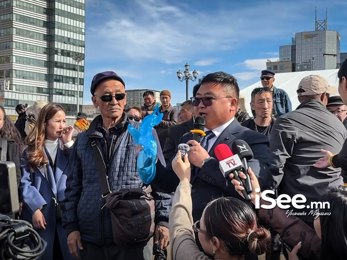 “Төлбөртэй жагсаалын гол дэмжигч болох эмээ, өвөө нарыг гэрт нь байлгаад өгөөч” хэмээн олон нийт шүүмжлэв 