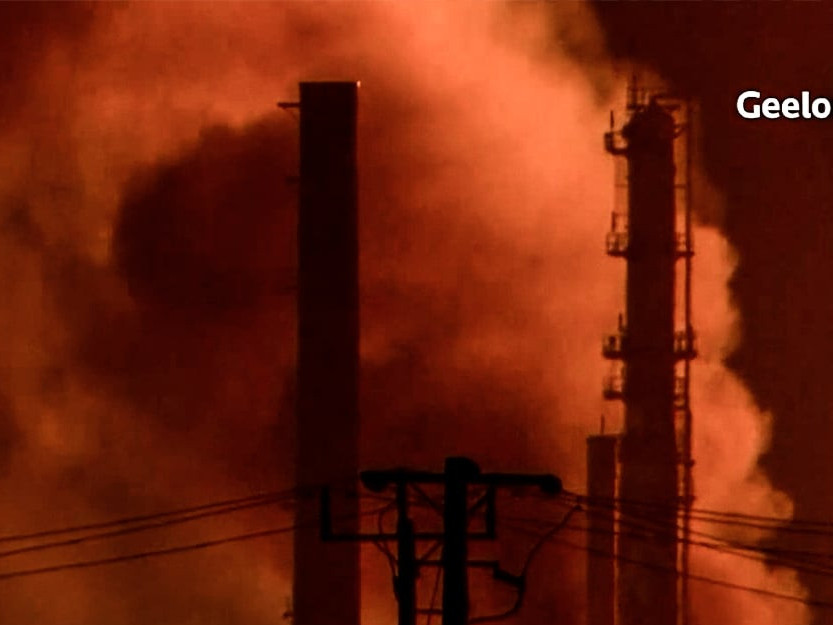 Австралийн томоохон нефтийн үйлдвэрт гал гарч, түлшний нийлүүлэлт доголджээ 