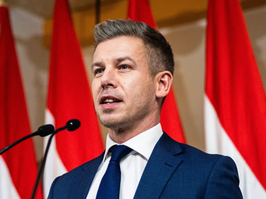 П.Мажар төрийн хэвлэлүүдийг  “суртал ухуулгын машин” хэмээн үзэж, мэдээний үйл ажиллагааг түр зогсооно хэмээн мэдэгдлээ 