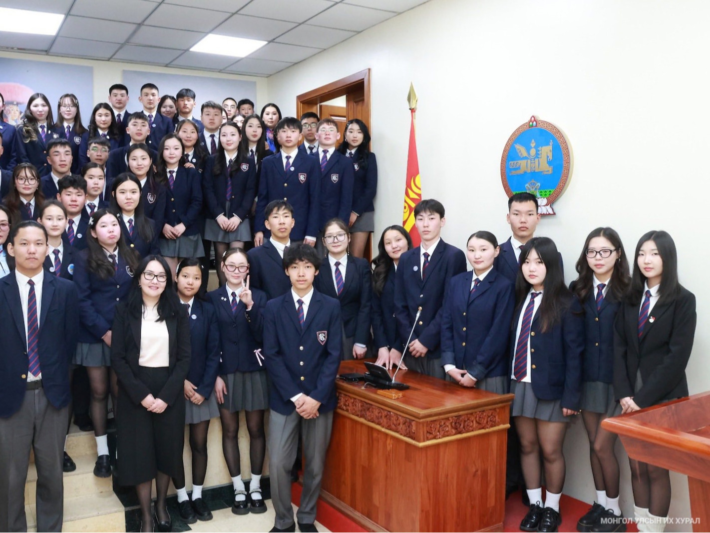 Төрийн ордонд 937 иргэн зочилж, УИХ-ын үйл ажиллагаатай танилцлаа