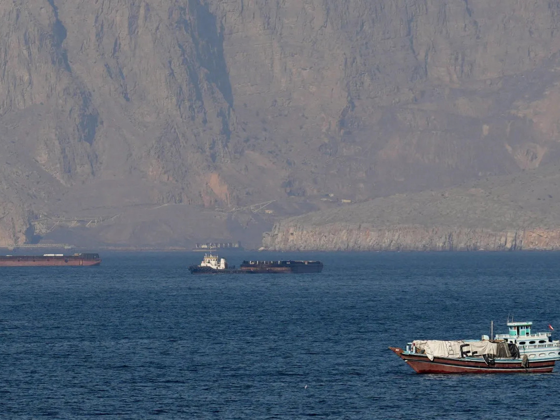 ВИДЕО: Иран Ормузын хоолойг дахин хааж, уг бүсэд ойртсон хөлөг онгоцуудыг бай болгоно гэж мэдэгджээ