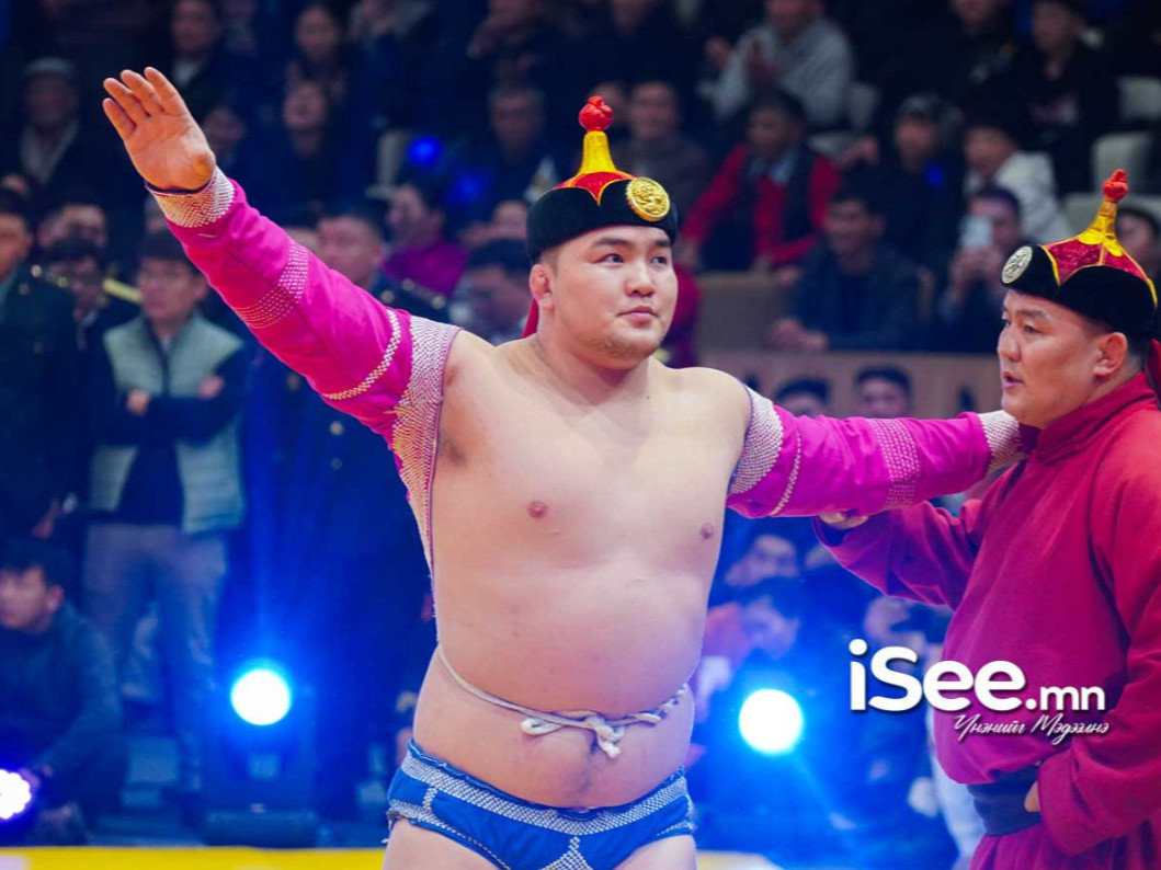 Улсын арслан Э.Батмагнайг “Алтан цом"-ын “Манлай бөх”-өөр шалгарууллаа