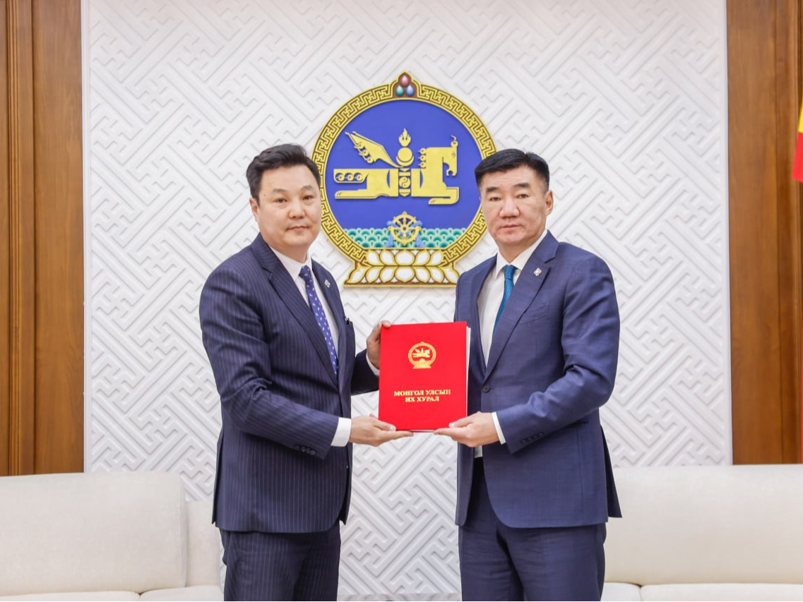 Аймаг, нийслэл, сум, дүүргийн иргэдийн Төлөөлөгчдийн Хурлын сонгуулийн тухай хуульд өөрчлөлт оруулах тухай хуулийн төслийг өргөн мэдүүлэв