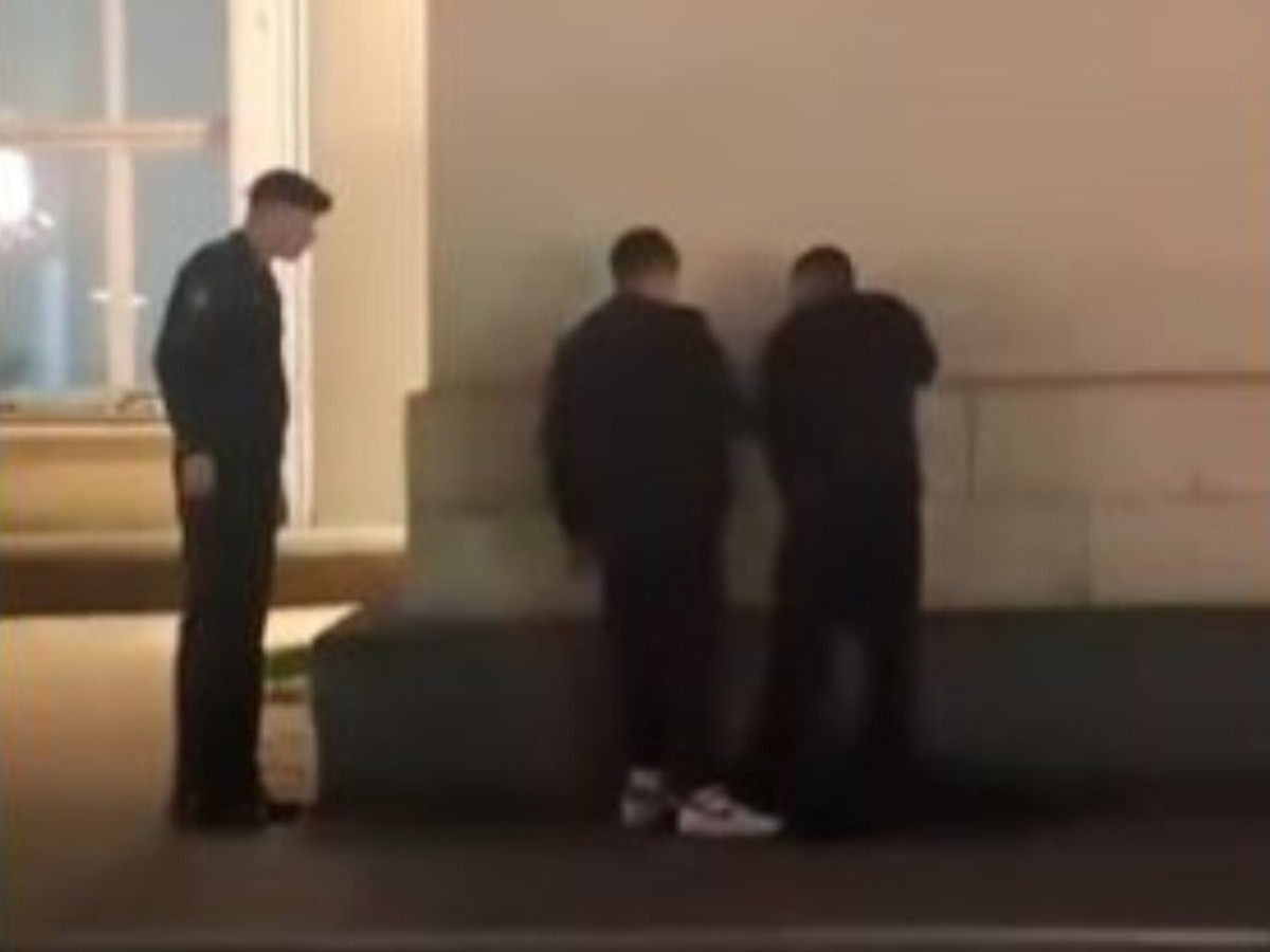 Төв шуудан руу бие зассан иргэдийг 10 мянгаар торгож, 20 хоногийн хугацаанд баривчлах шийтгэл оногдуулж байжээ