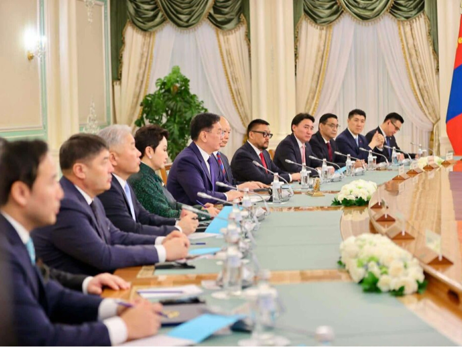 Ерөнхийлөгч У.Хүрэлсүх, К.Токаев нар албан ёсны хэлэлцээ хийлээ