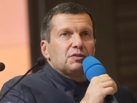 ОХУ-ын төв телевизийн хөтлөгч Владимир Соловьевийг Ерөнхий сайдыг нь хэл амаар доромжилсон хэмээн  Итали улс эсэргүүцэл илэрхийлэв