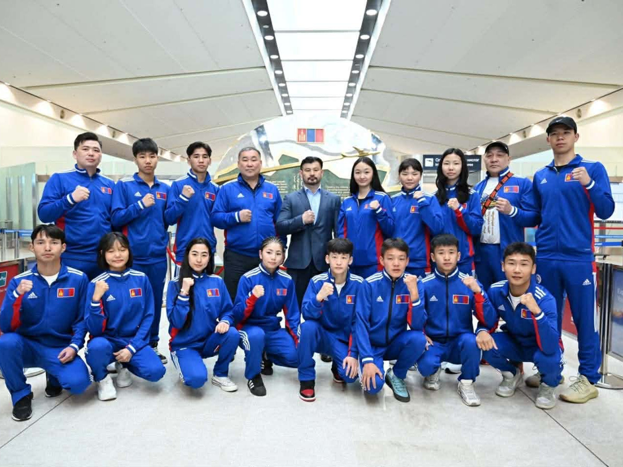 Боксын өсвөрийн баг анх удаа бүрэн бүрэлдэхүүнээрээ Азийн аваргад оролцохоор Узбекистаныг зорилоо