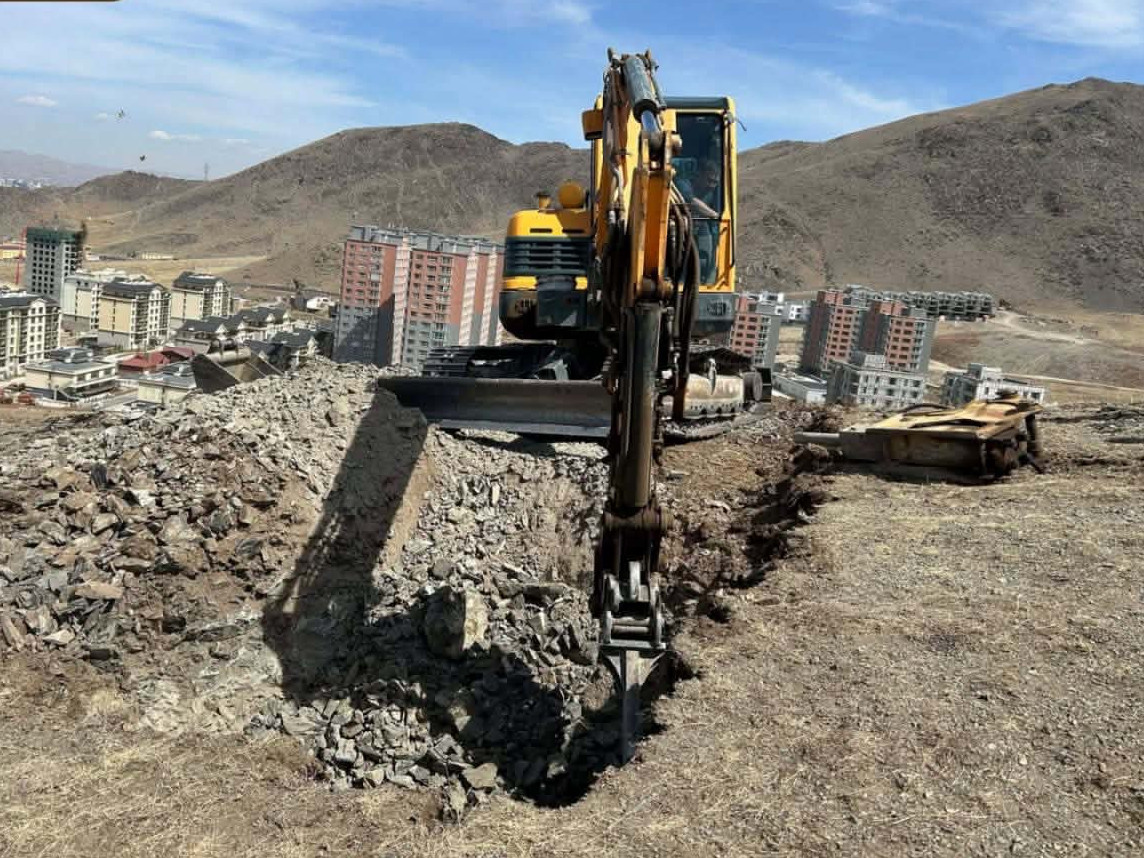 Хүүшийн аманд зөвшөөрөлгүй газар шорооны ажил явуулж байсныг зогсоожээ