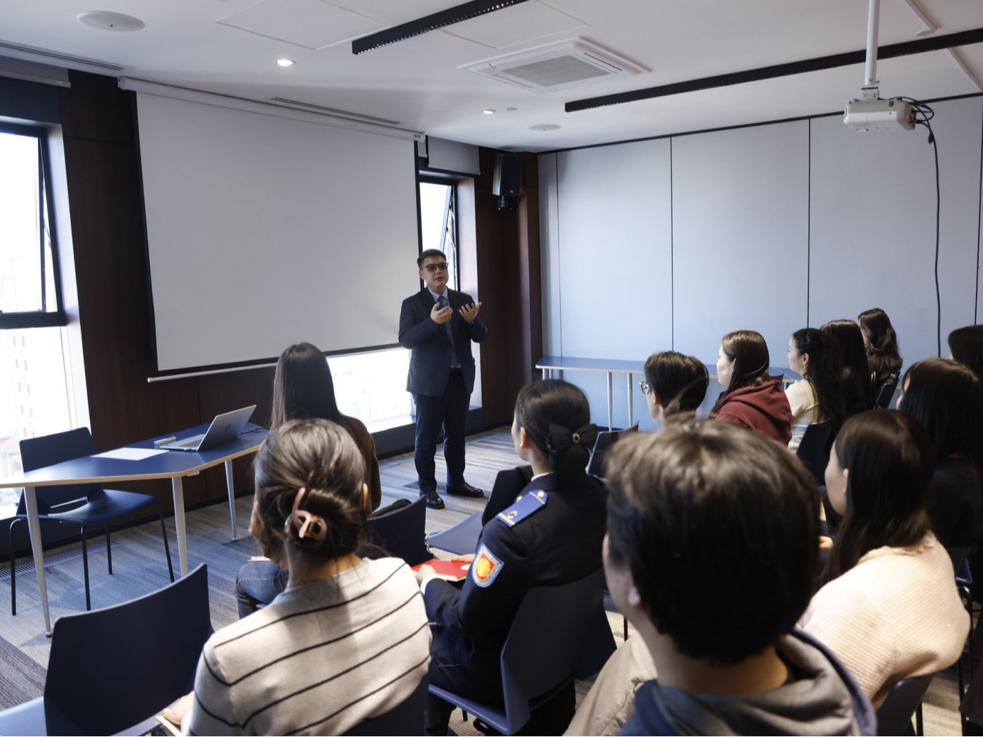 Монголбанк санхүүгийн боловсролын “Сургагч-оюутан багш” хөтөлбөрийг эхлүүллээ