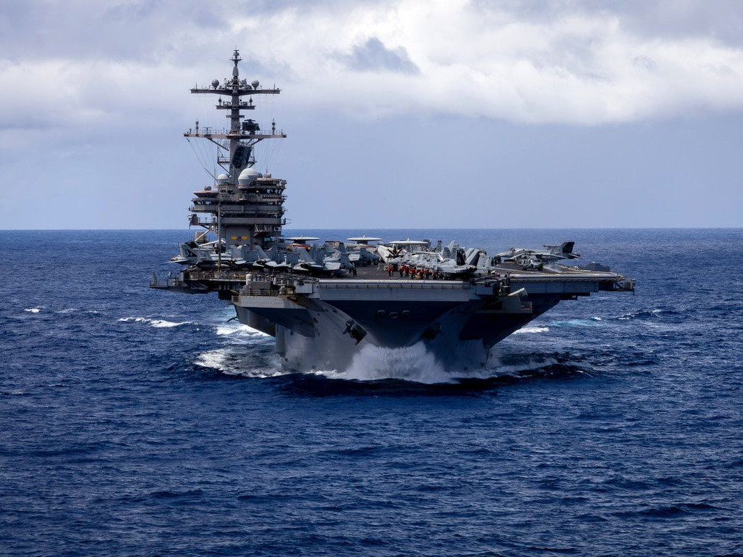 АНУ-ын бас нэгэн нисэх онгоц тээгч хөлөг Ойрхи Дорнод руу дөхөж байна гэж мэдээлжээ