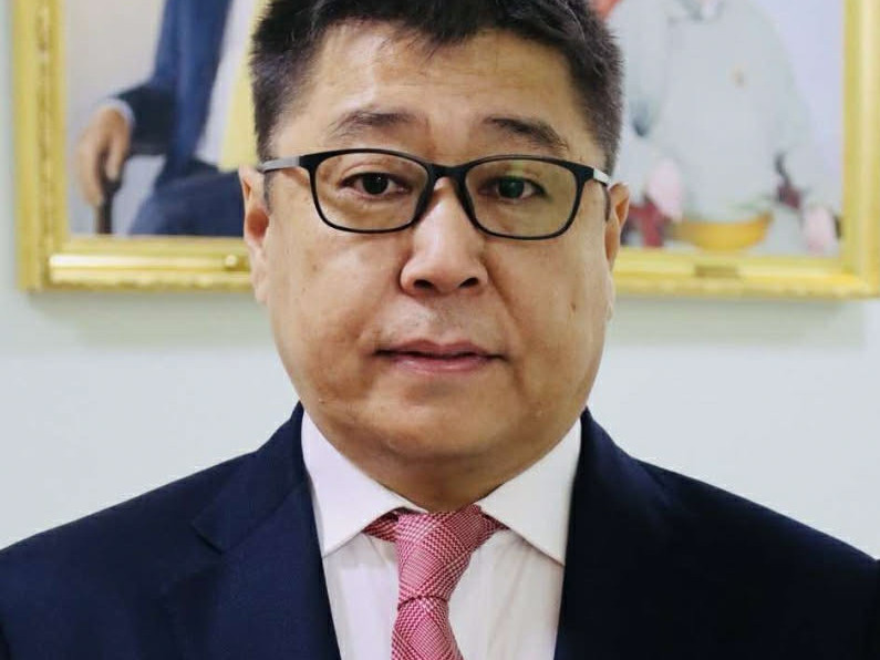 Т.Доржхандын Ажлын албаны дарга асан, Эрээний Ерөнхий консул З.Лхагвадоржийг эгүүлэн татахыг шаардаж эхэлжээ