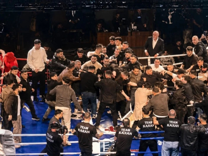 ВИДЕО: Туркт болсон боксын тулаан олныг хамарсан зодооноор өндөрлөжээ