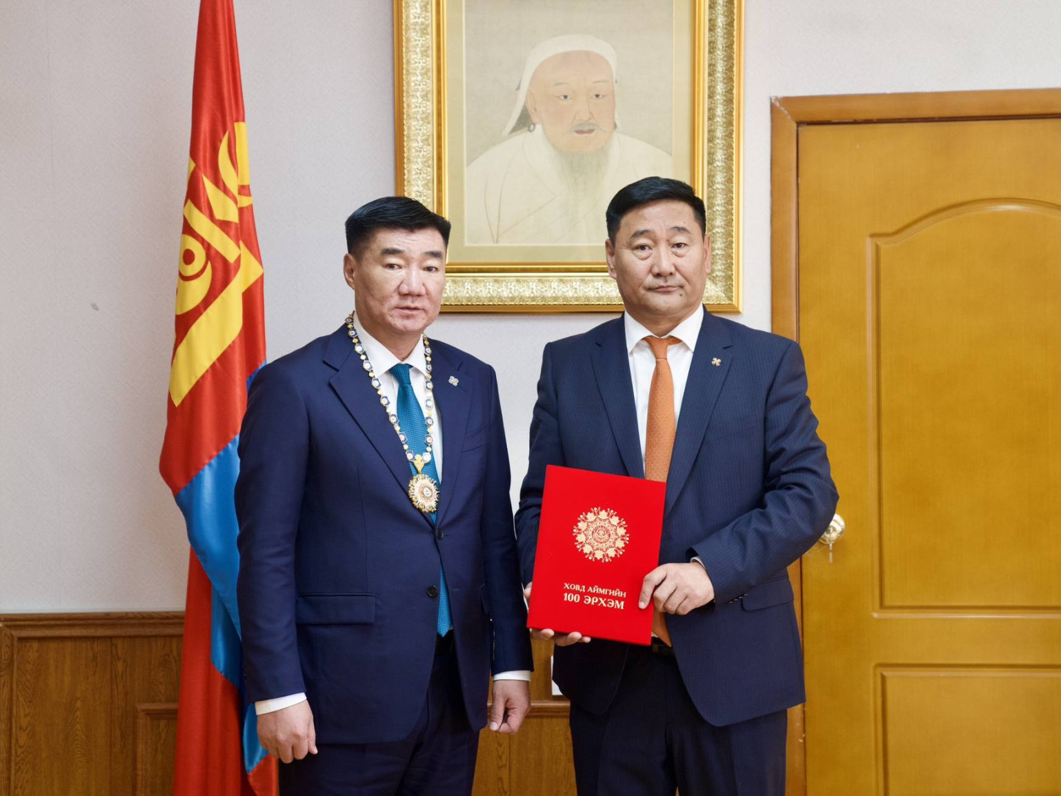 УИХ-ын дарга С.Бямбацогтыг "Ховд аймгийн 100 эрхэм"-ээр өргөмжилжээ