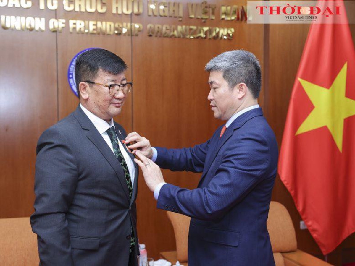 Монгол Улсаас Вьетнам улсад суугаа Элчин сайд Ж.Сэрээжавыг “Ард түмнүүдийн энх тайван, найрамдлын төлөө” медалиар шагнажээ