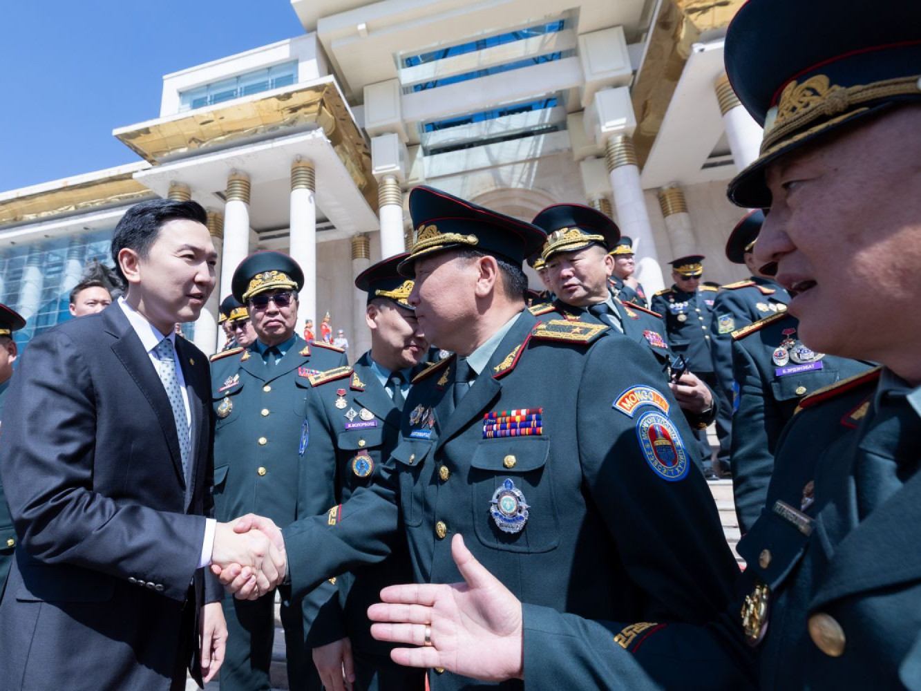 Монгол Улсын Ерөнхий сайд Н.Учрал генерал цолтнуудад хүндэтгэл үзүүллээ