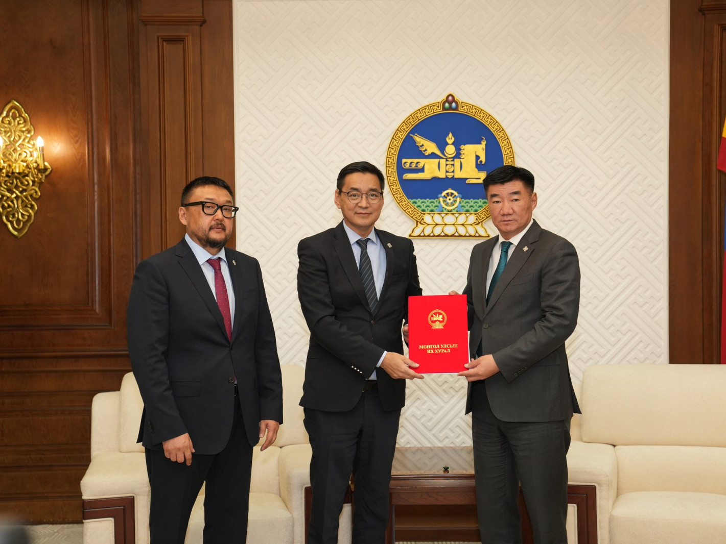 "Монгол Улсын Их Хурлын хяналт шалгалтын тухай" хуульд нэмэлт оруулах тухай хуулийн төслийг өргөн мэдүүллээ