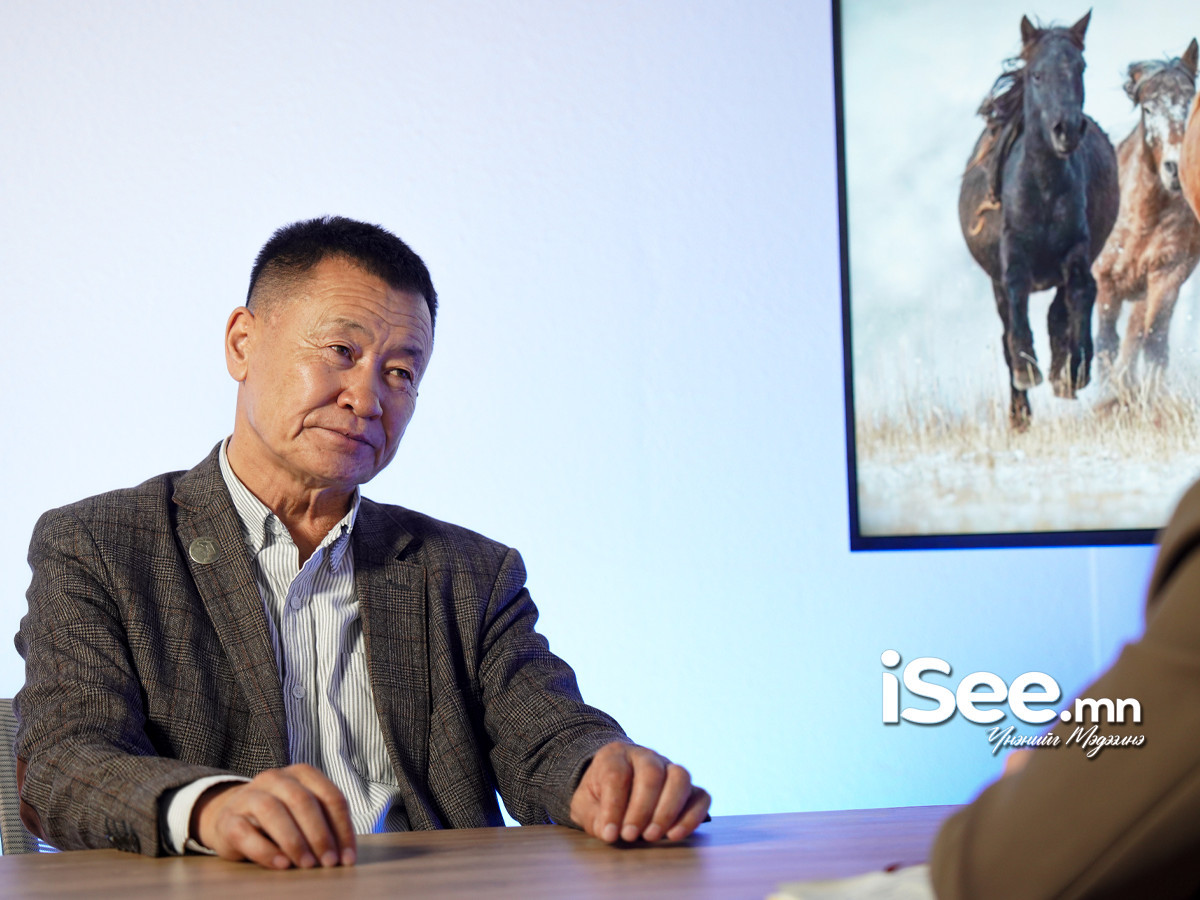 Ю.Үнэнбүрэн: “Баатар” цол олгохыг шүүмжилж буй хүмүүсийн ихэнх нь "Адууны байгуулсан гавьяа"-г бус махыг нь идэхэд анхаарч байгаад эмзэглэж байна